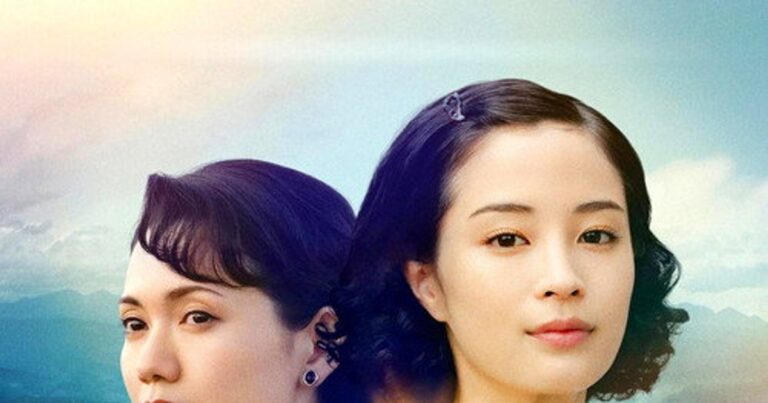 창백한 언덕 풍경의 주인공이 기억과 진실 사이에서 갈등하는 모습을 담은 영화 썸네일 이미지